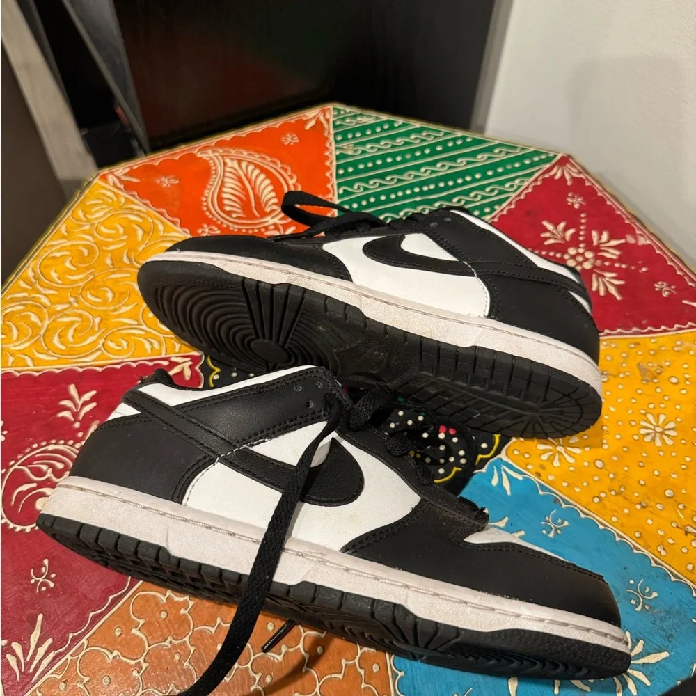 Nike Panda Dunks - Picture 1 of 5